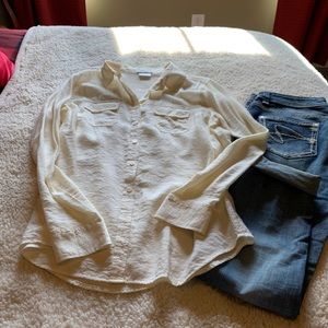 Cream VanHeusen button up top, size large, great condition